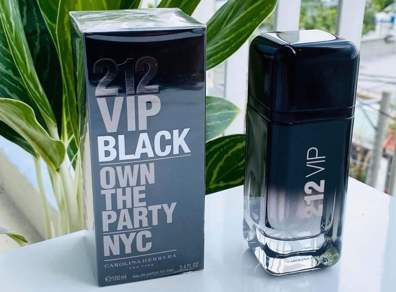 Carolina Herrera 212 VIP Black parfum de barbati