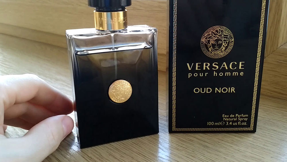 Versace Oud Noir parfum barbati