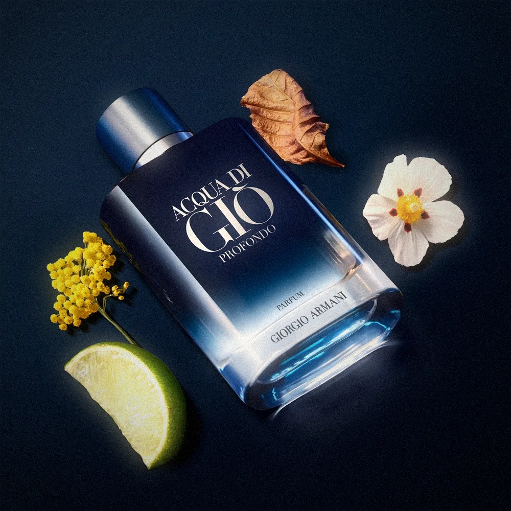 Armani Acqua di Giò Profondo printre ingredientele care îi dau mirosul
